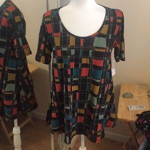 XS LuLaRoe Perfect T Shirt‎ B02 522